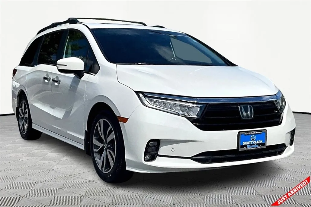 2021 Honda Odyssey Touring photo 1