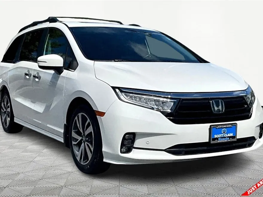 2021 Honda Odyssey Touring photo 1