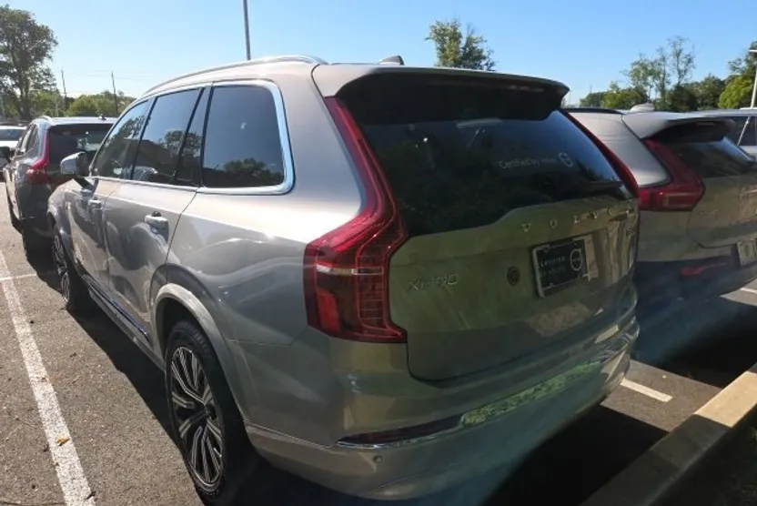 2025 Volvo XC90 Core AWD photo 1