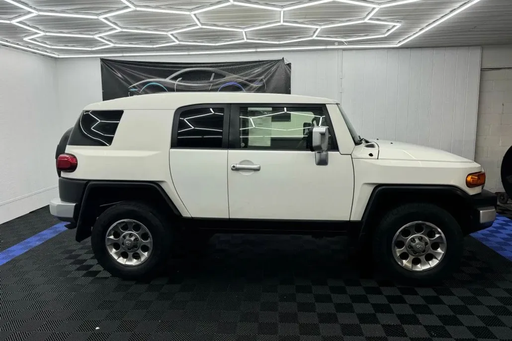 2012 Toyota FJ Cruiser Base photo 1