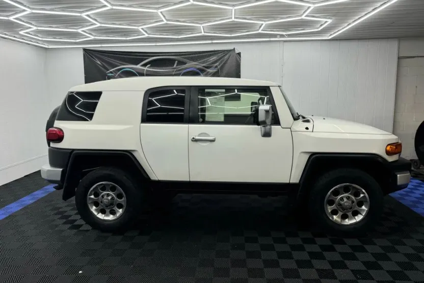 2012 Toyota FJ Cruiser Base photo 1