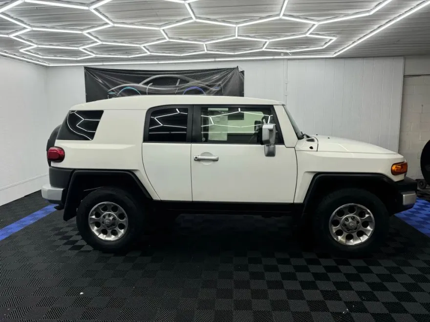 2012 Toyota FJ Cruiser Base photo 1