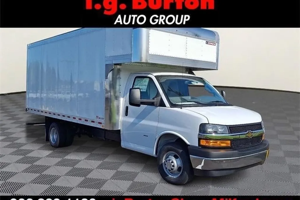 2025 Chevrolet Express Cutaway 3500 Base photo 1