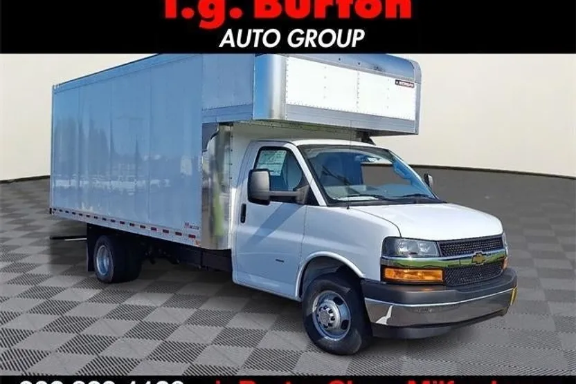 2025 Chevrolet Express Cutaway 3500 Base photo 1