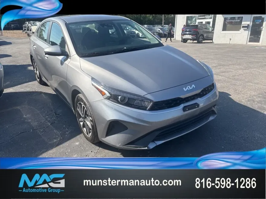 2023 Kia Forte LXS photo 1
