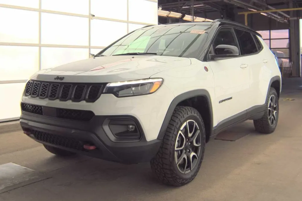 2024 Jeep Compass Trailhawk photo 1
