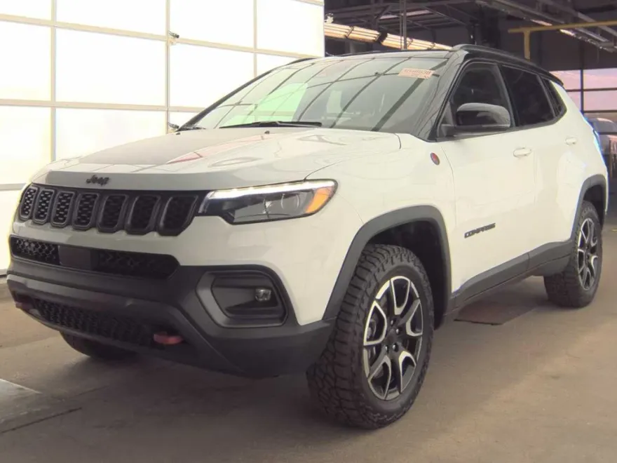 2024 Jeep Compass Trailhawk photo 1