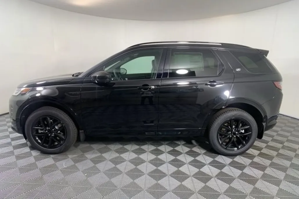 2024 Land Rover Discovery Sport SE photo 1