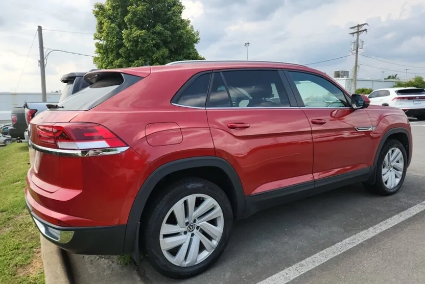 2021 Volkswagen Atlas Cross Sport V6 SE Technology photo 1