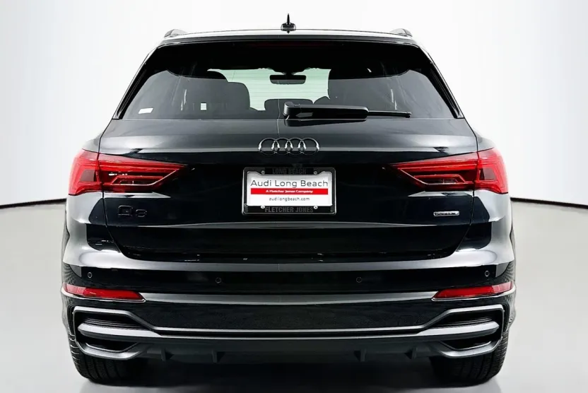 2025 Audi Q3 S line Premium photo 1