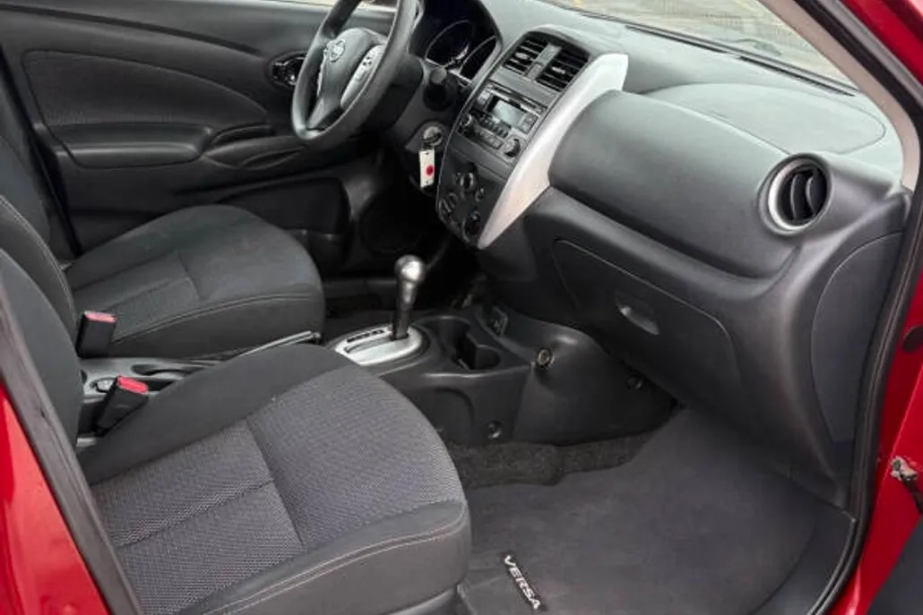2017 Nissan Versa 1.6 SV photo 1