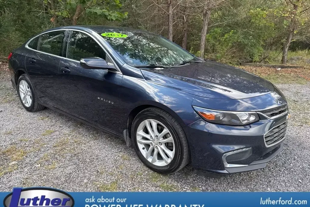 2017 Chevrolet Malibu 1LT photo 1