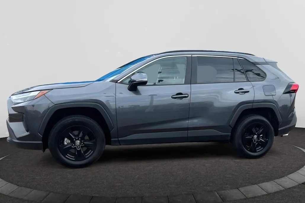 2023 Toyota RAV4 XLE photo 1