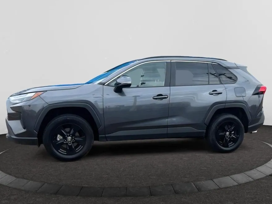 2023 Toyota RAV4 XLE photo 1