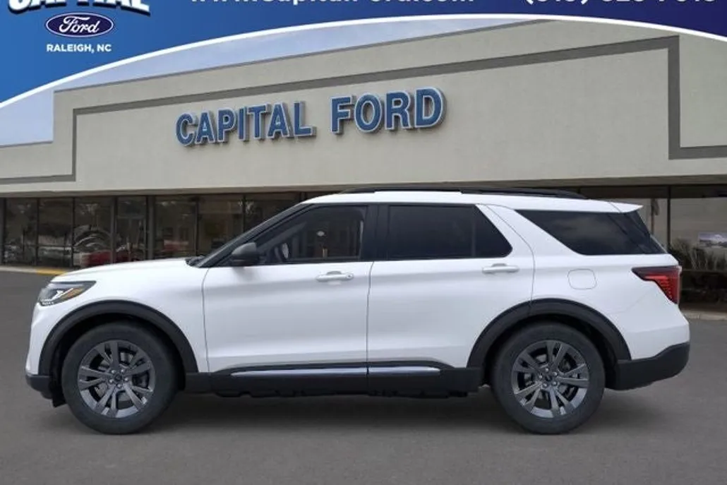 2025 Ford Explorer photo 1