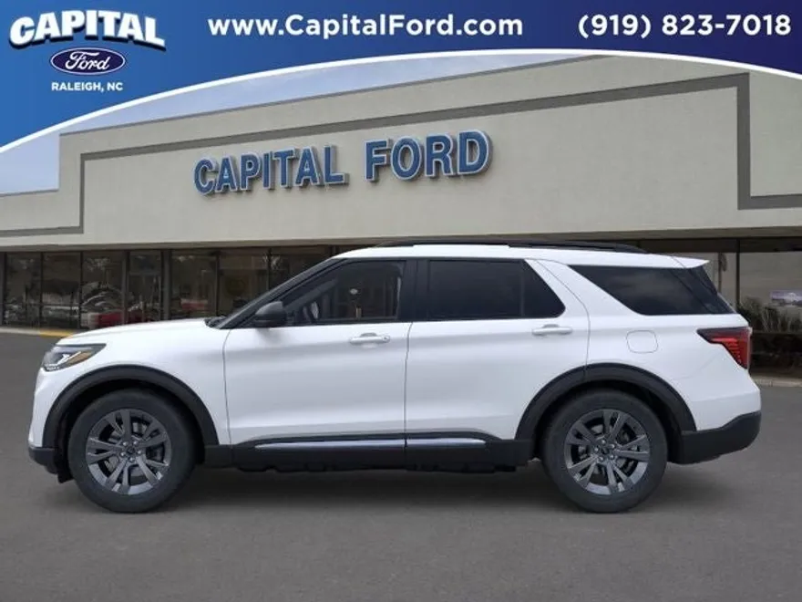 2025 Ford Explorer photo 1