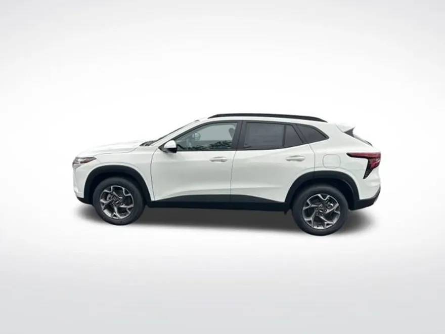2025 Chevrolet Trax LT photo 1