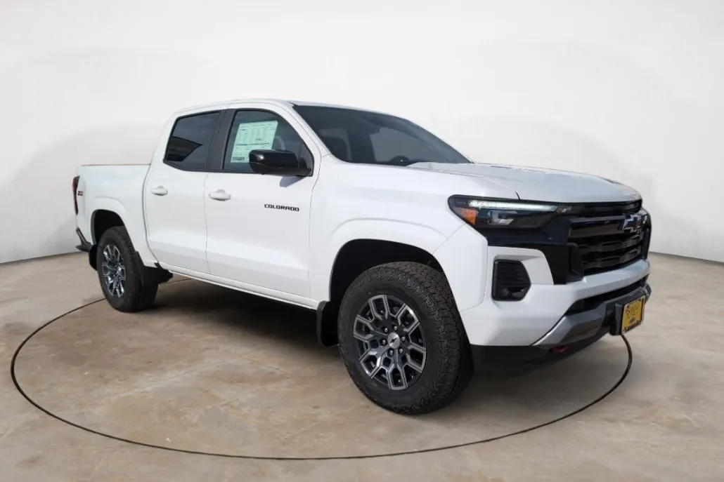 2025 Chevrolet Colorado Z71 photo 1