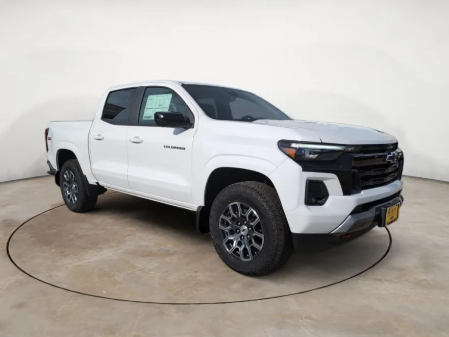 2025 Chevrolet Colorado Z71 photo 1