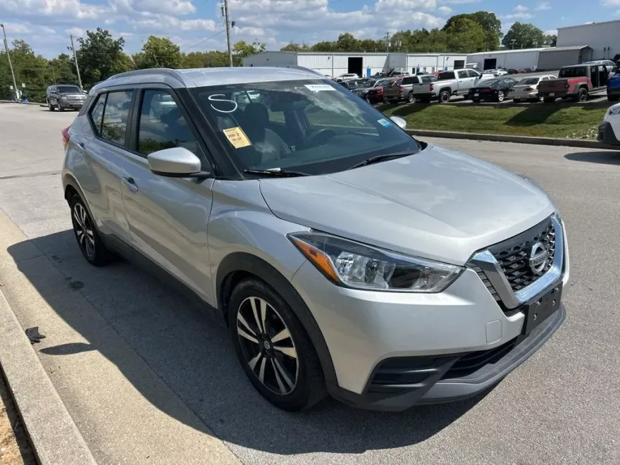 2020 Nissan Kicks SV photo 1