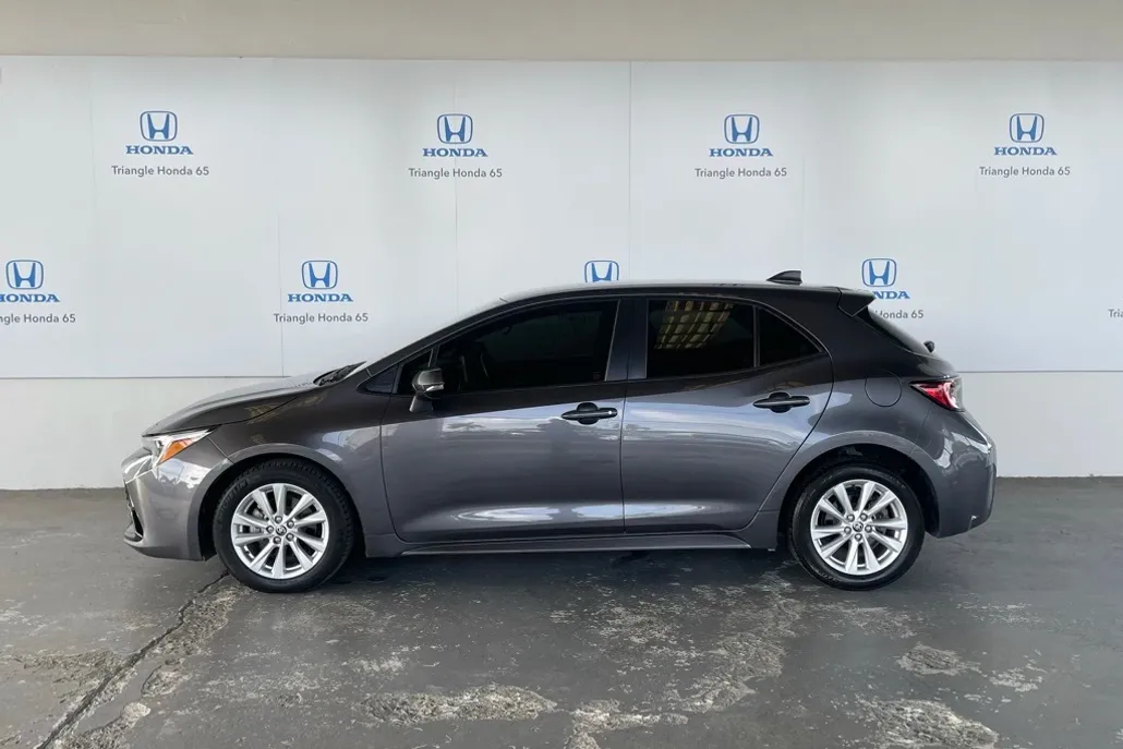 2023 Toyota Corolla SE photo 1