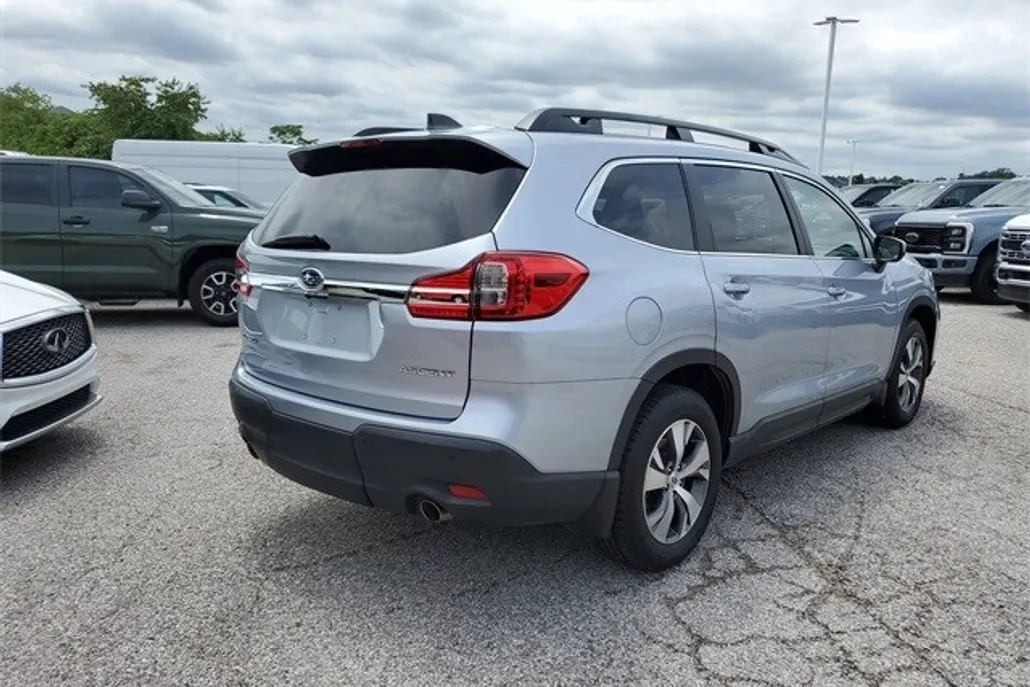 2022 Subaru Ascent Premium photo 1
