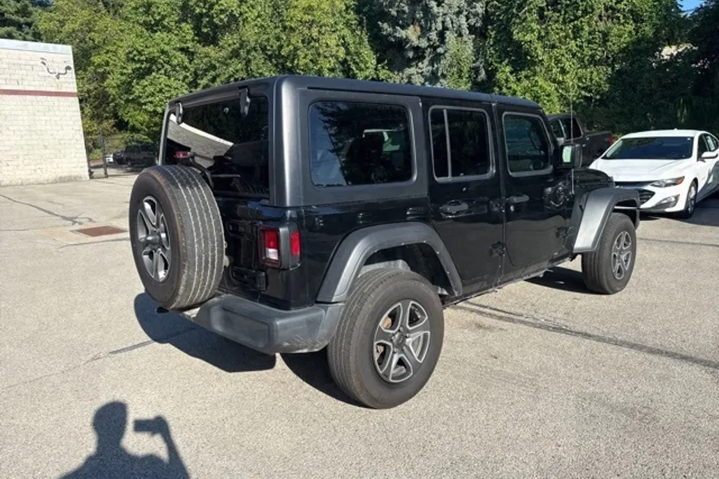 2022 Jeep Wrangler Unlimited Sport S photo 1