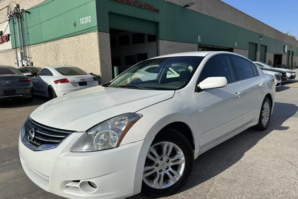 2012 Nissan Altima 2.5 S photo 1