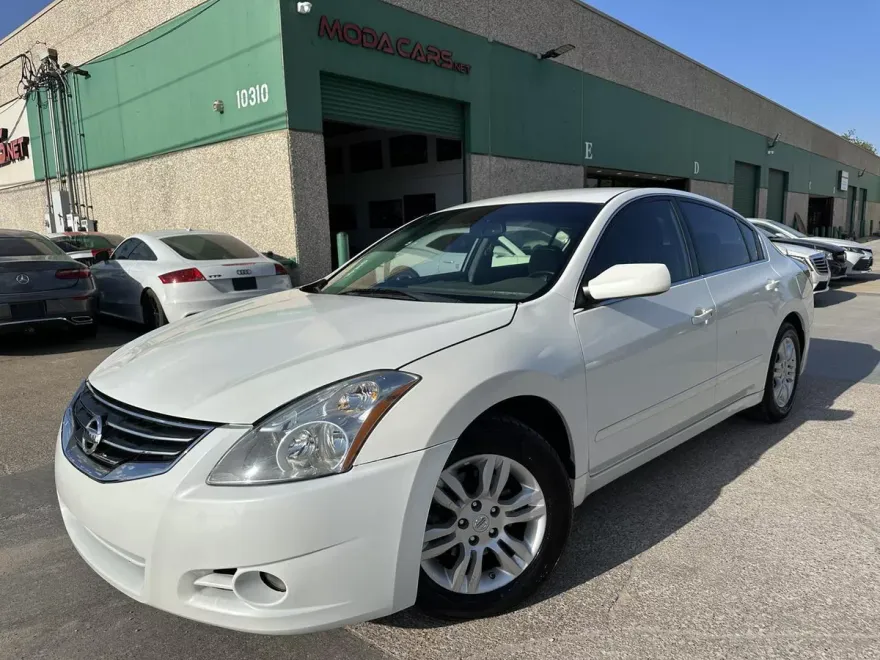 2012 Nissan Altima 2.5 S photo 1