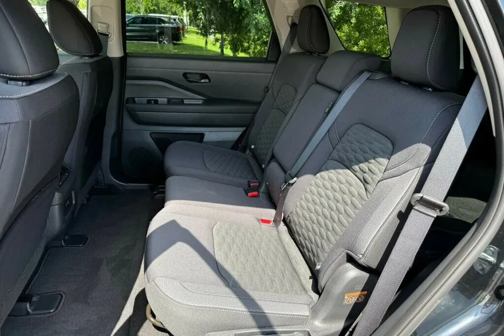 2024 Nissan Pathfinder SV photo 1