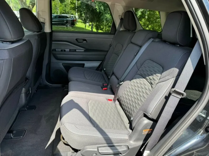 2024 Nissan Pathfinder SV photo 1