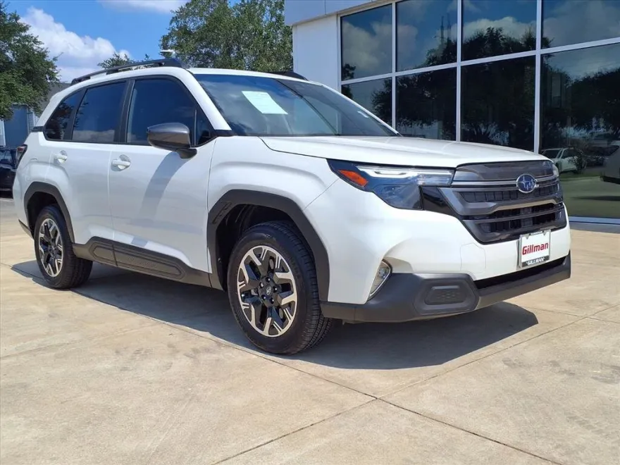 2025 Subaru Forester Premium photo 1