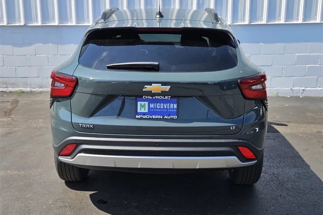 2025 Chevrolet Trax LT photo 1