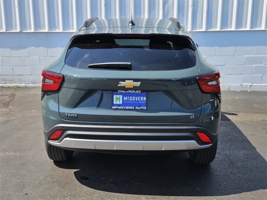 2025 Chevrolet Trax LT photo 1