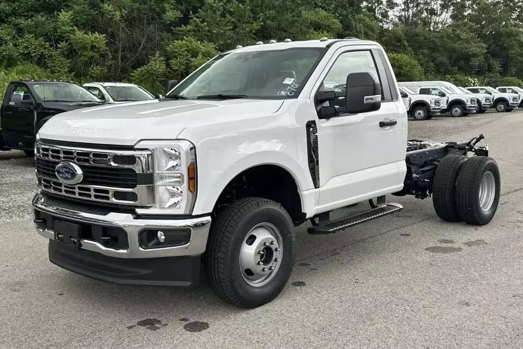 2025 Ford F-350 XL photo 1