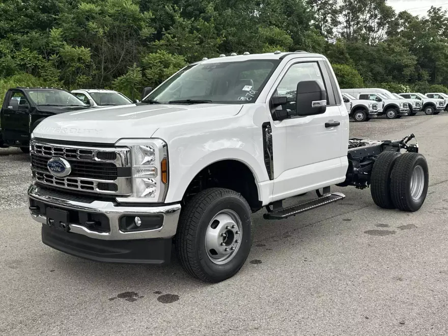2025 Ford F-350 XL photo 1
