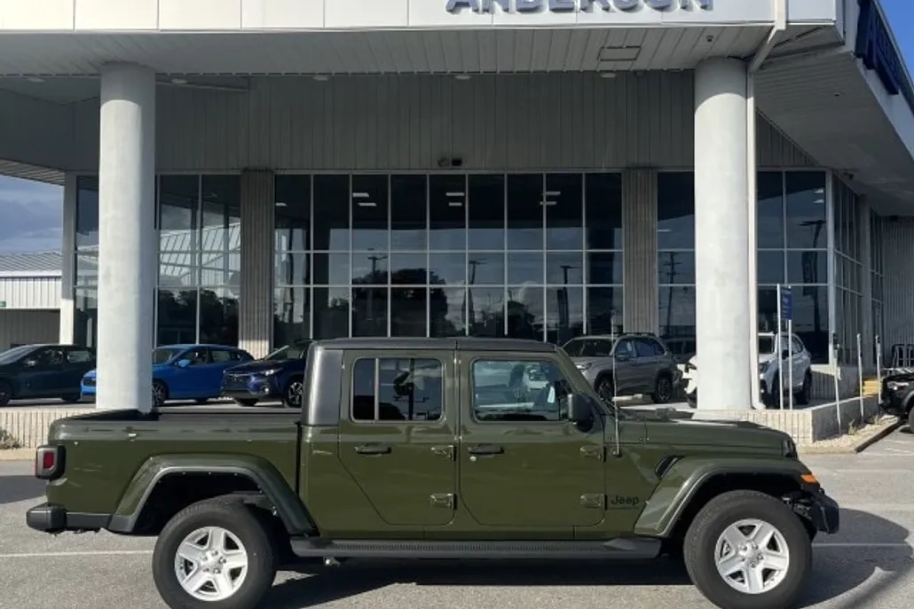 2023 Jeep Gladiator Sport S photo 1