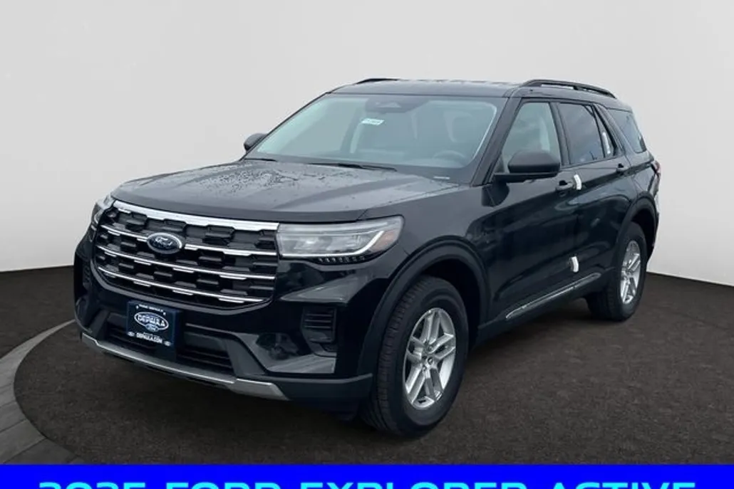 2025 Ford Explorer photo 1