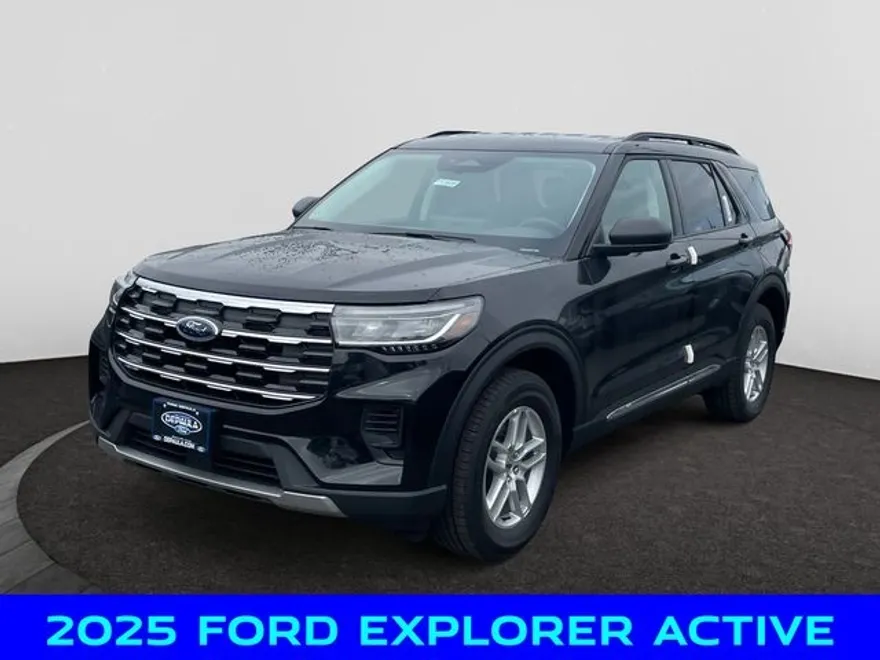 2025 Ford Explorer photo 1