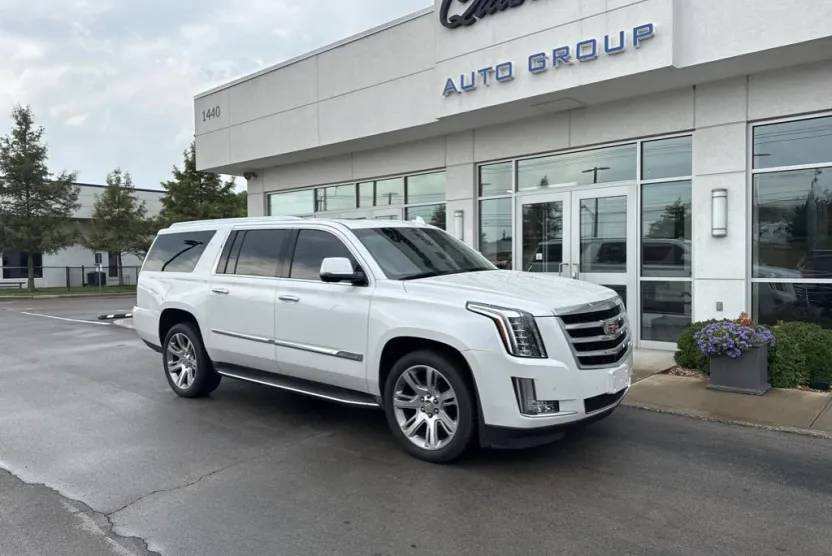 2016 Cadillac Escalade ESV Luxury photo 1