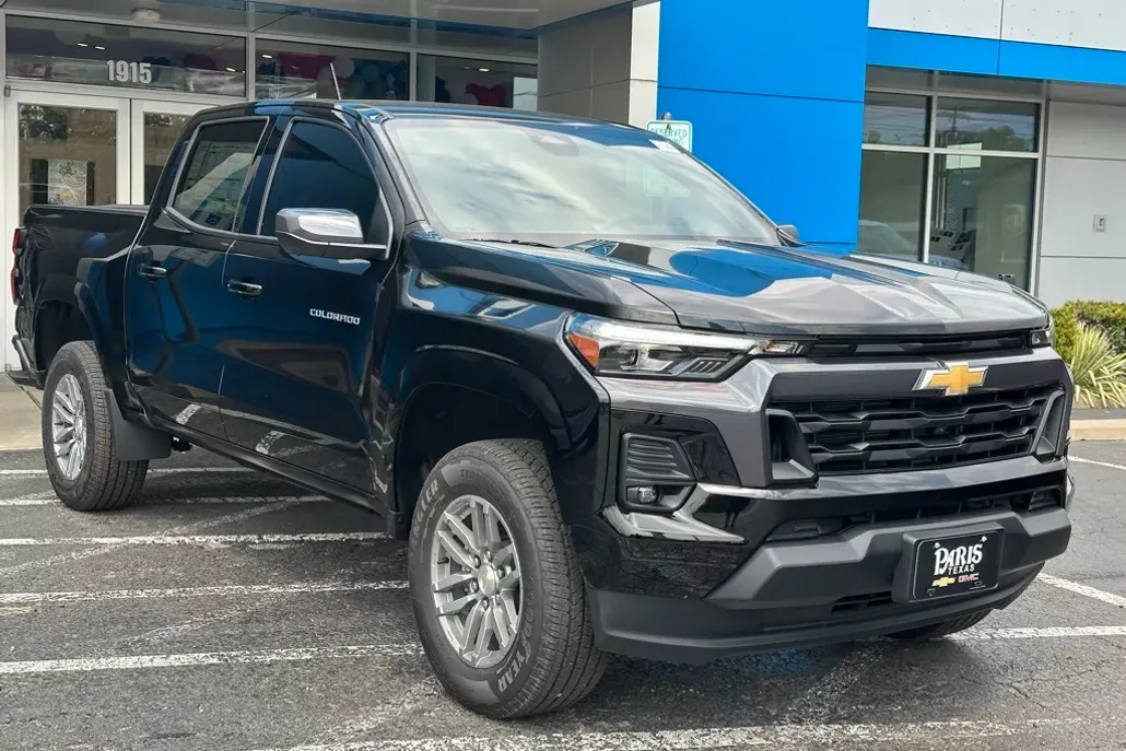 2026 Chevrolet Colorado LT photo 1