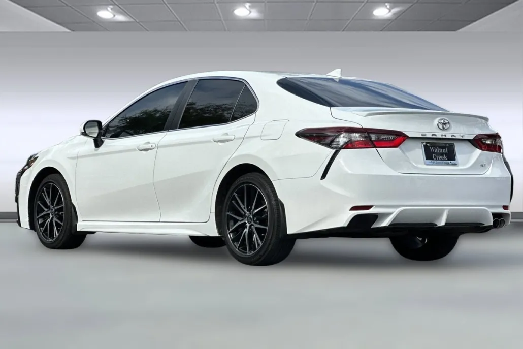 2024 Toyota Camry SE photo 1