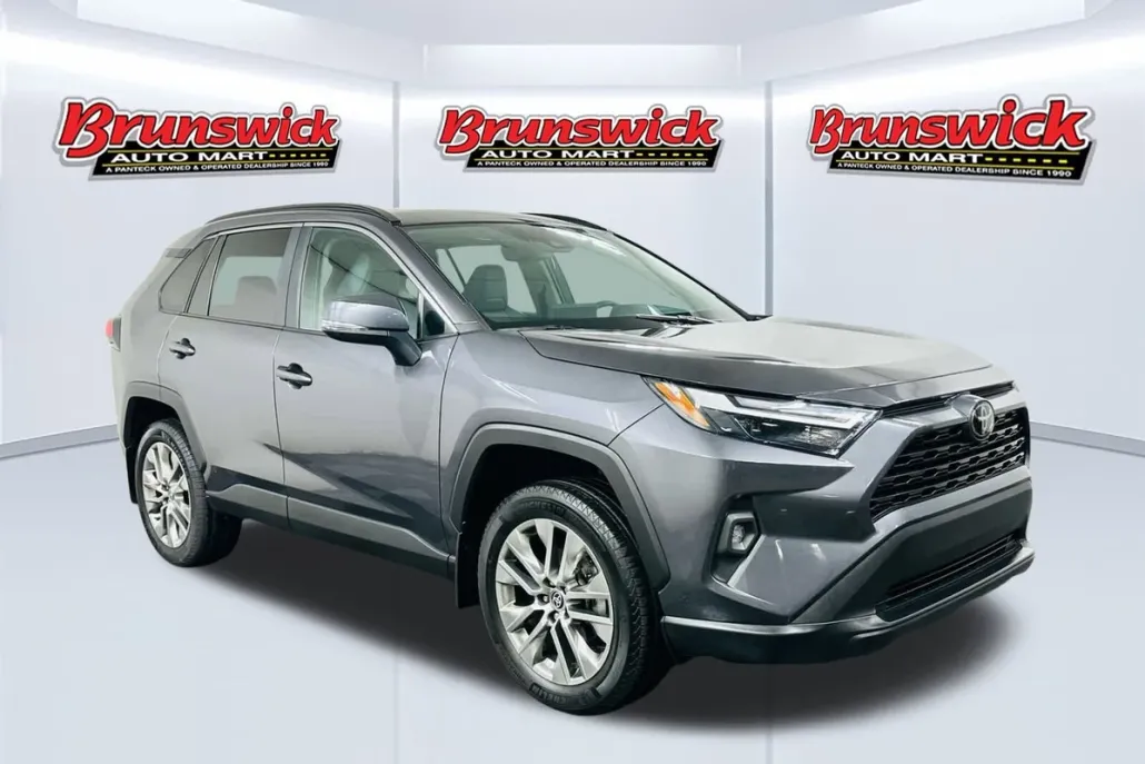2022 Toyota RAV4 XLE Premium photo 1