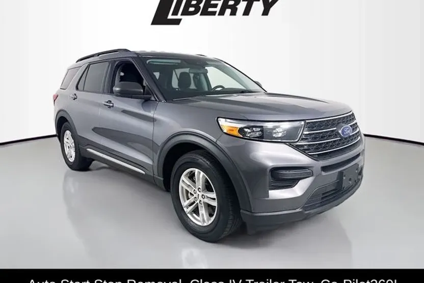 2022 Ford Explorer XLT photo 1