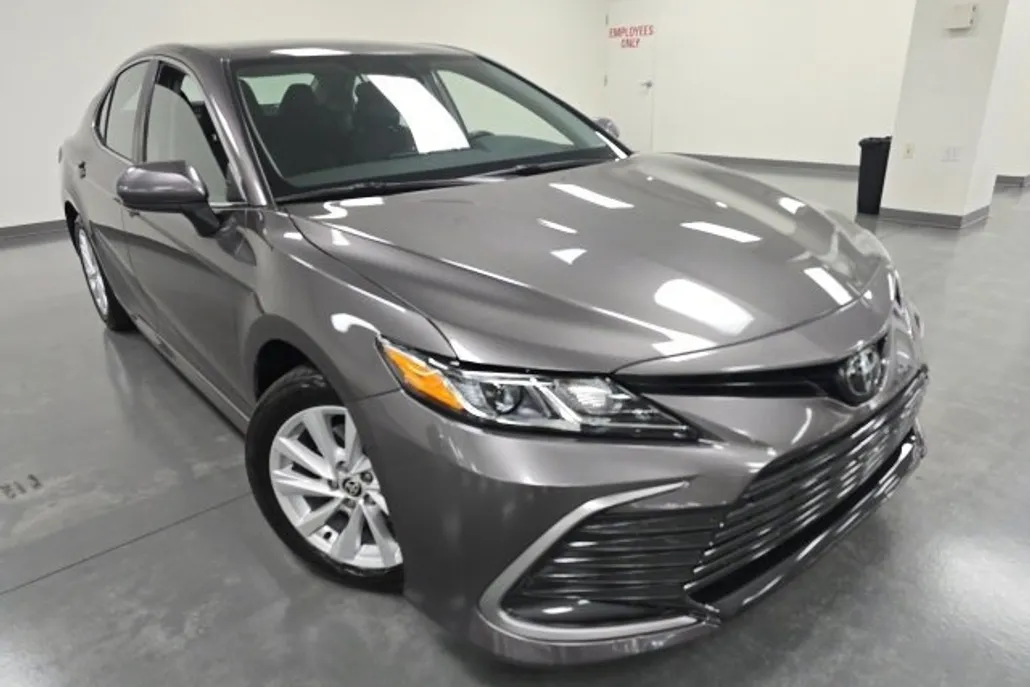 2024 Toyota Camry LE photo 1