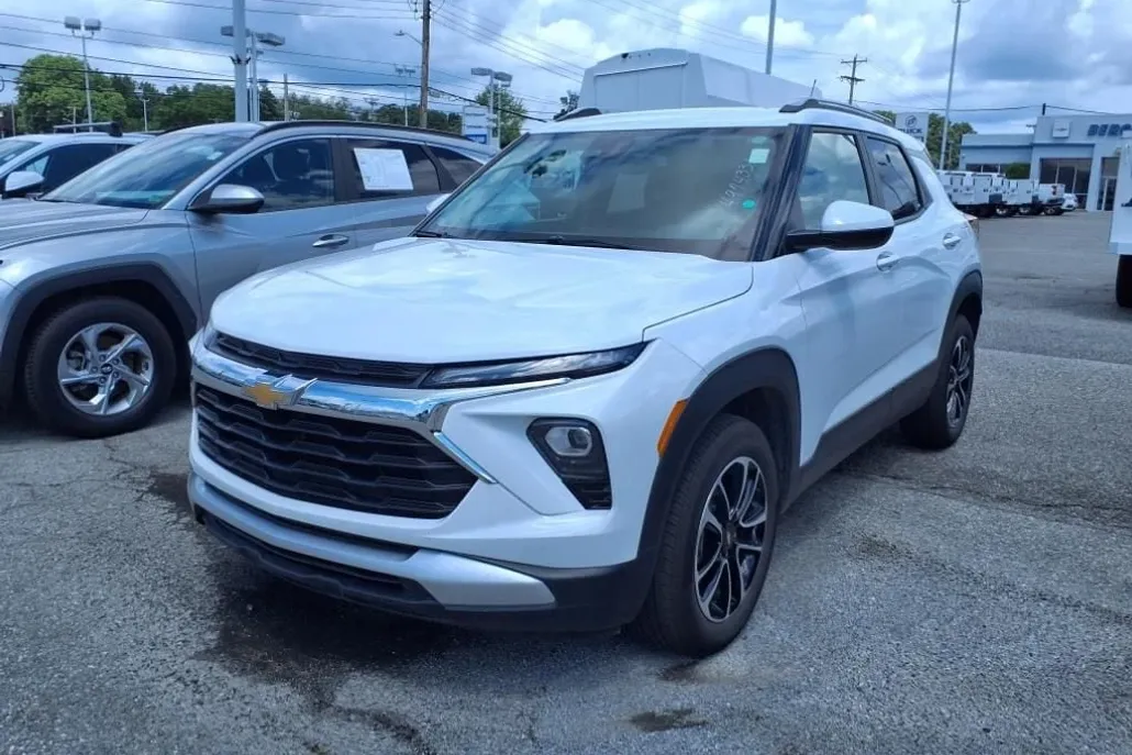 2024 Chevrolet Trailblazer LT photo 1