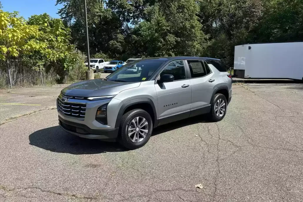 2026 Chevrolet Equinox LT photo 1