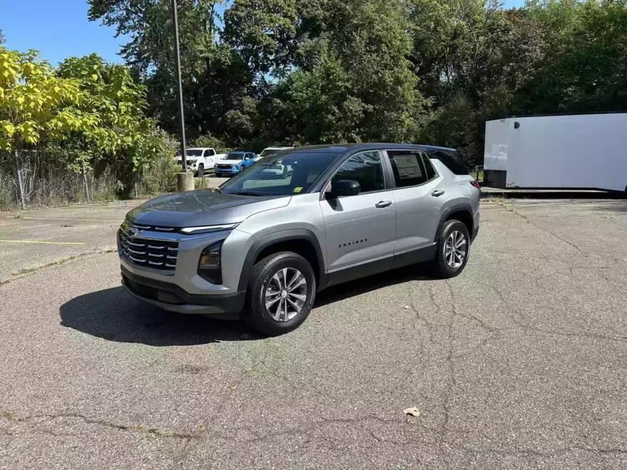 2026 Chevrolet Equinox LT photo 1