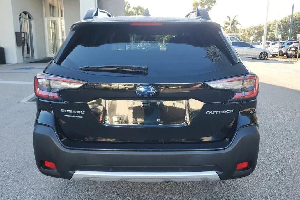 2023 Subaru Outback Limited photo 1
