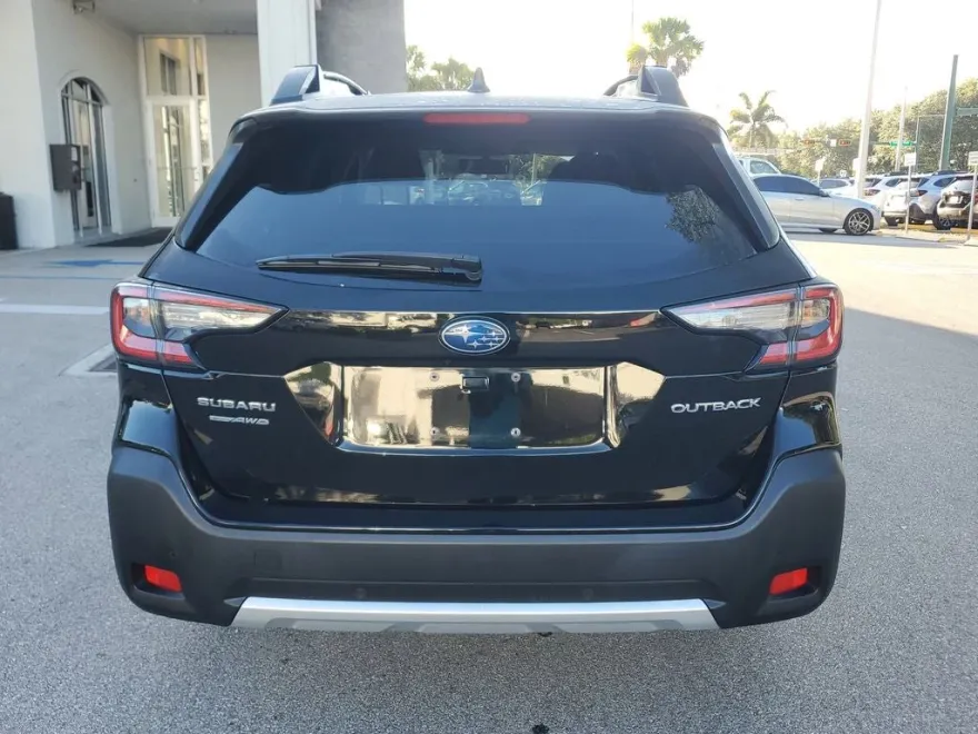 2023 Subaru Outback Limited photo 1